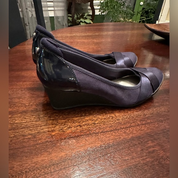 Anne Klein timeout wedge pumps navy women’s size 8 - Picture 3 of 9